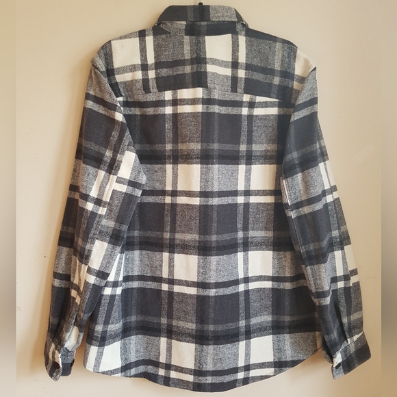 H&M THICK FLANNEL BUTTON UP SHIRT - Picture 2 of 2